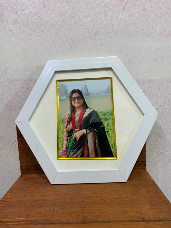 white 5x7 round frame with photo